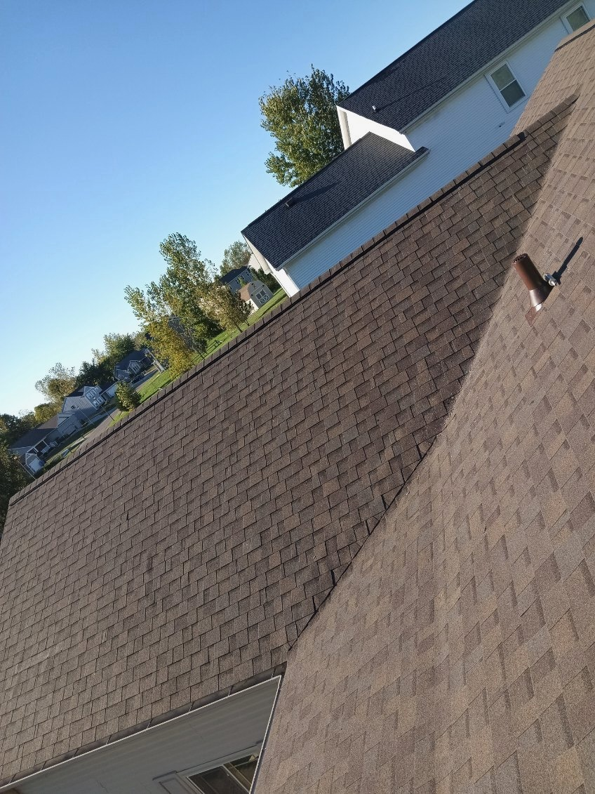 New dimensional shingles on Michigan home roof replacement